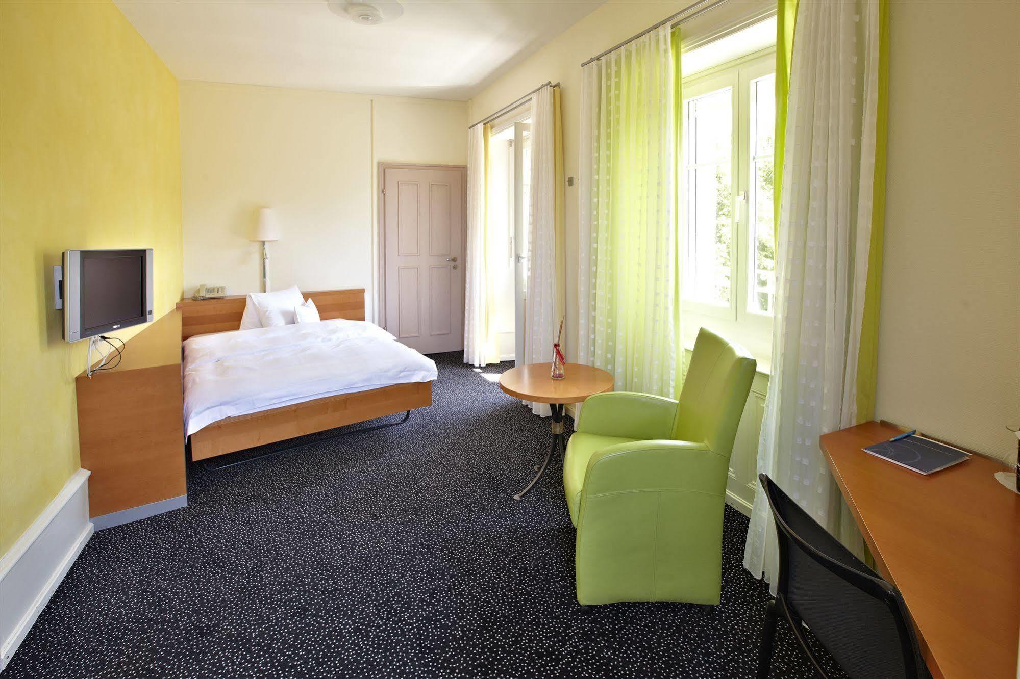 Hotel Schuetzen ריינפלדן מראה חיצוני תמונה